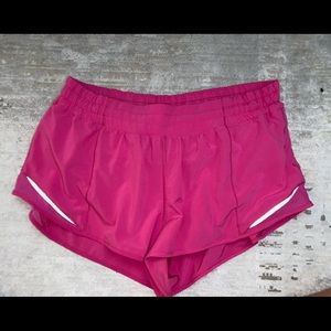 SONIC PINK LULULEMON 2.5 SHORTS
